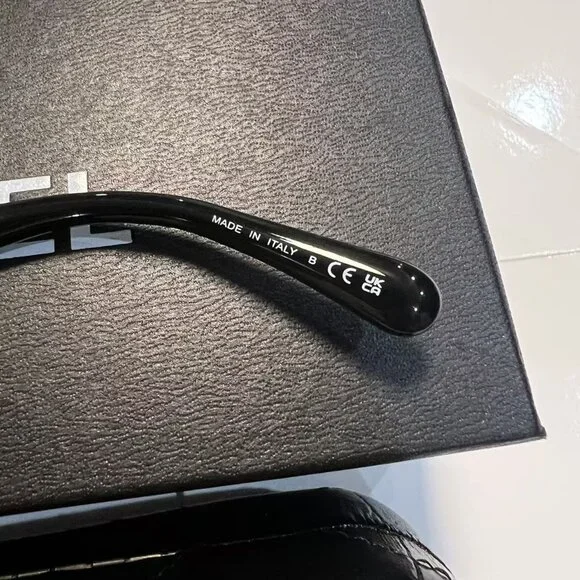 Authentic CHANEL Sunglasses Women's Polarized-Black/White CC Logo New With Box - Picture 7 of 9